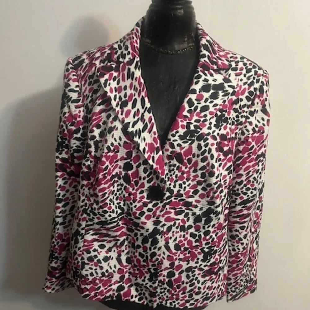 Isabella Women Suit Pink/Black/White 1 button pleated back blazer, size 18W
